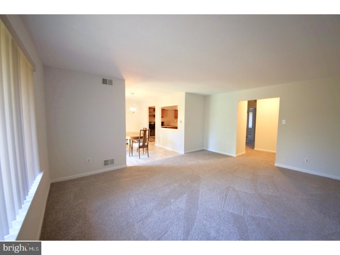 163-6 Echelon Road Voorhees, NJ 08043 - Photo 5 of 23 Living Room