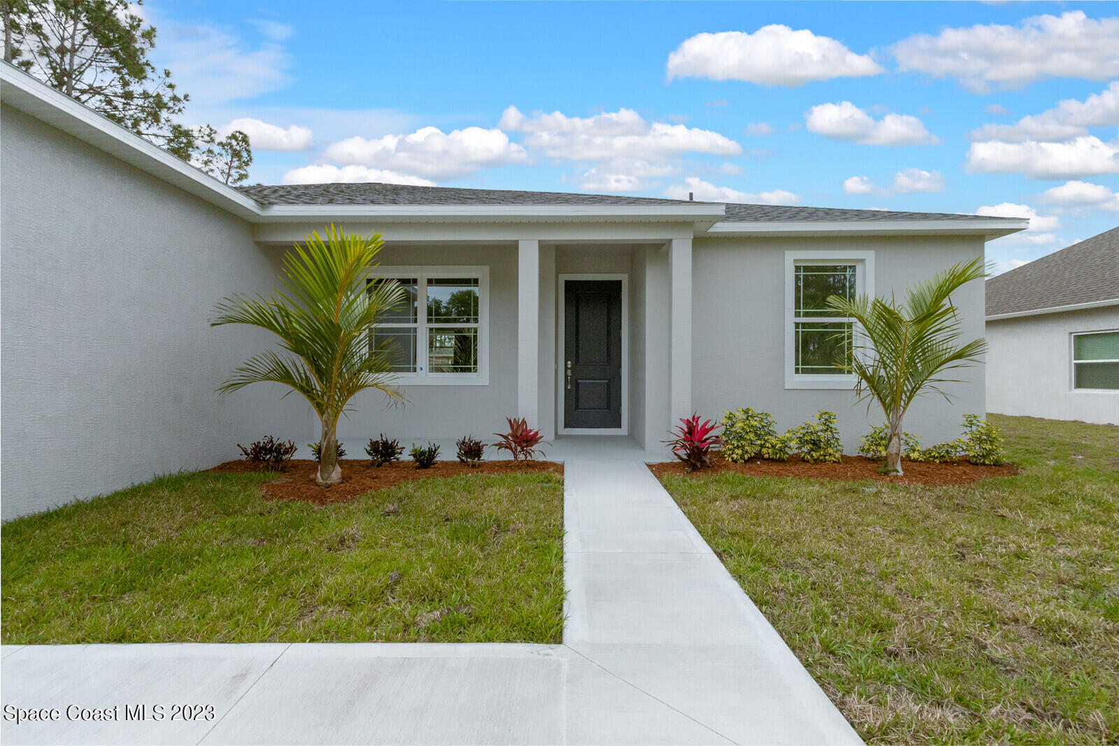 931 Thompson Road Southwest Palm Bay, FL 32908 - Photo 3 of 24 a backyard of a house with table and chairs