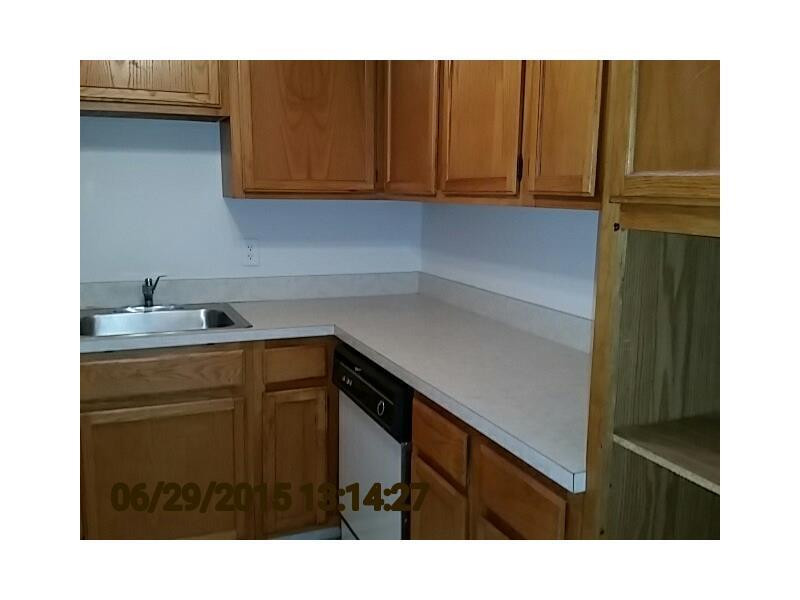 105 South Riverside Drive, Unit 401 Pompano Beach, FL 33062 - Photo 2 of 8 Kitchen