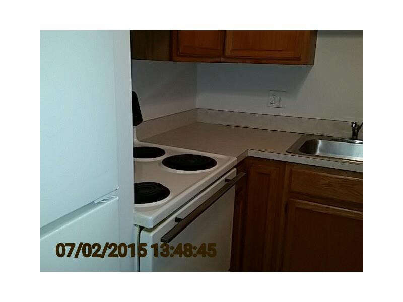 105 South Riverside Drive, Unit 401 Pompano Beach, FL 33062 - Photo 3 of 8 Kitchen