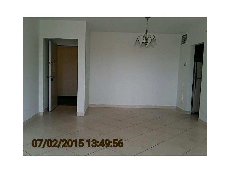 105 South Riverside Drive, Unit 401 Pompano Beach, FL 33062 - Photo 4 of 8 Dining Room