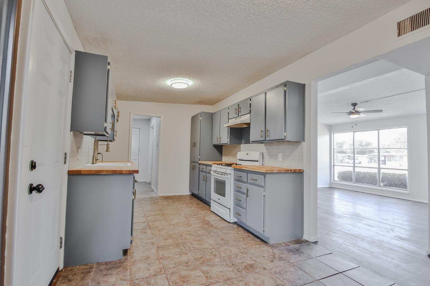 2727 66th Street Lubbock, TX 79413 - Photo 5 of 20 Photo 5