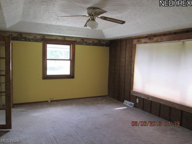 1115 Krumroy Road Akron, OH 44306 - Photo 6 of 25