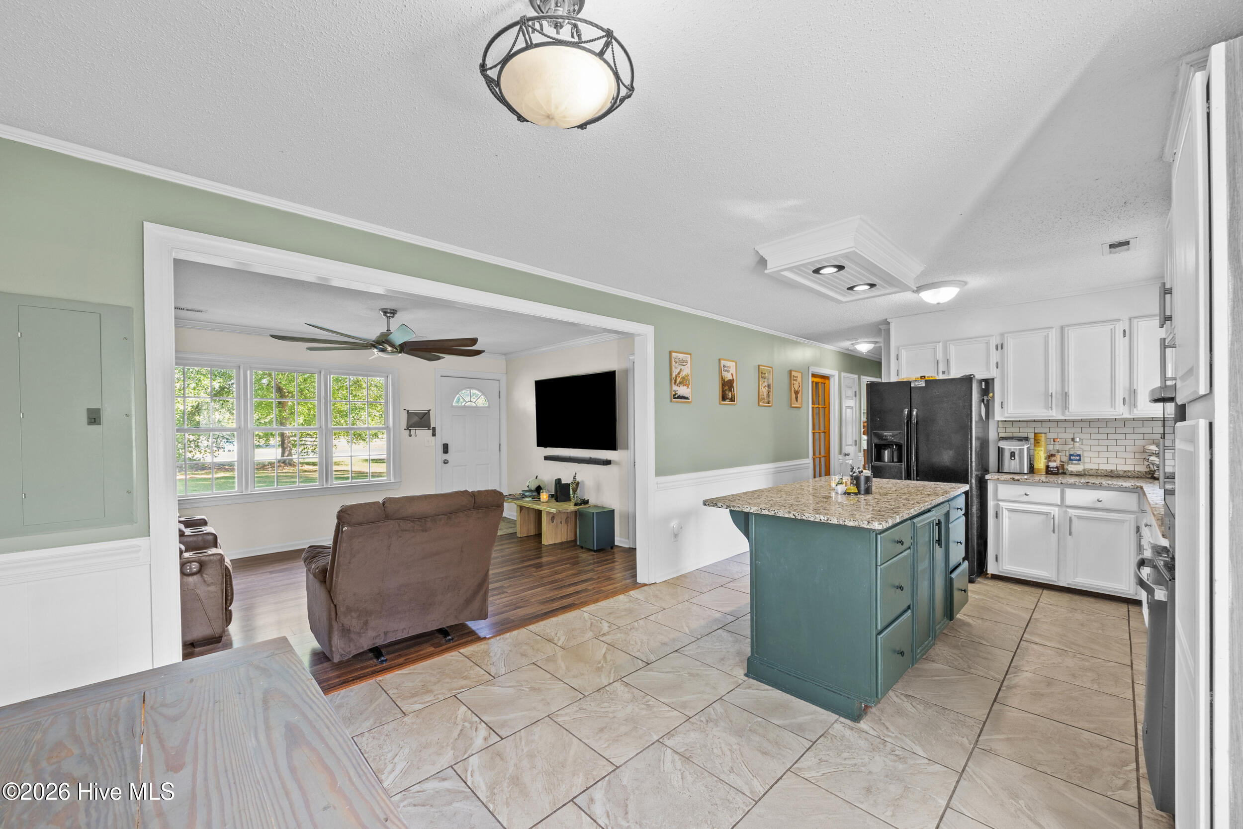 487 Fowler Manning Road Richlands, NC 28574 - Photo 10 of 35 17_kitchen