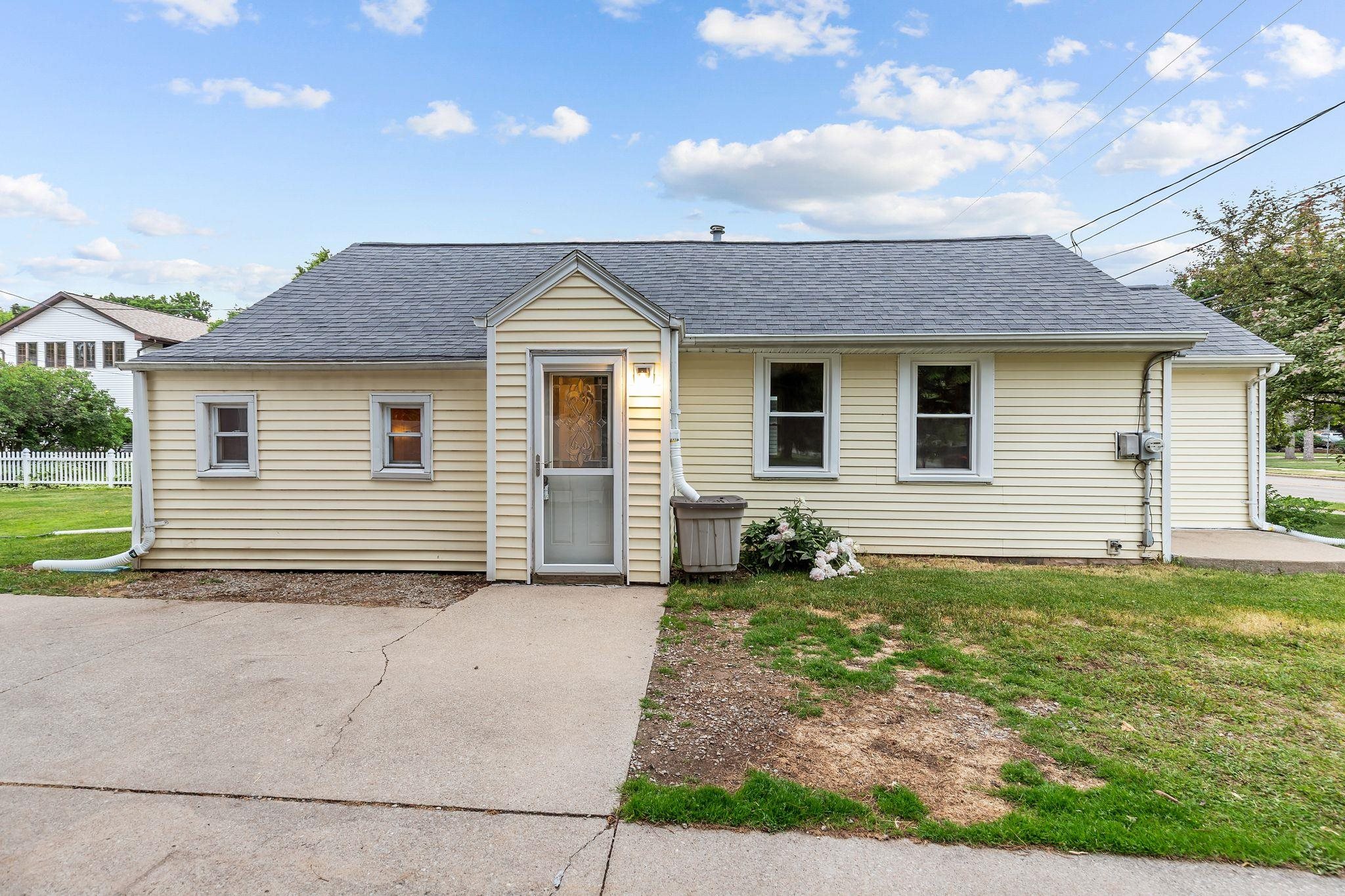 1711 North Meade Street Appleton, WI 54911 - Photo 4 of 24