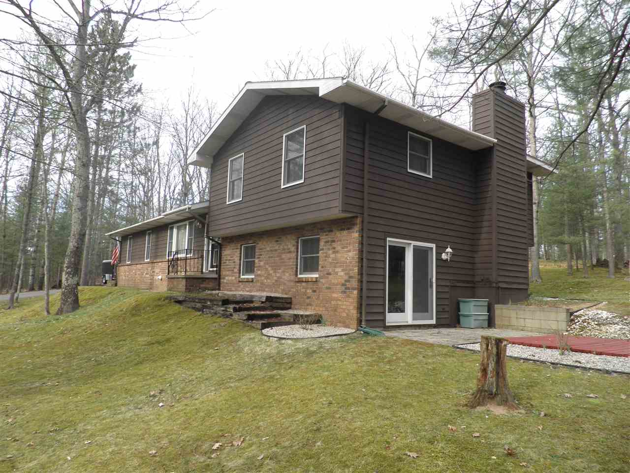 1001 Rennie Lake Road Traverse City, MI 49696 - Photo 2 of 41 1831367-1.JPG