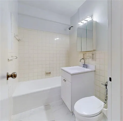 $375,000 | 540 Ocean Parkway, Unit 4H | Kensington