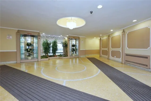 $375,000 | 540 Ocean Parkway, Unit 4H | Kensington