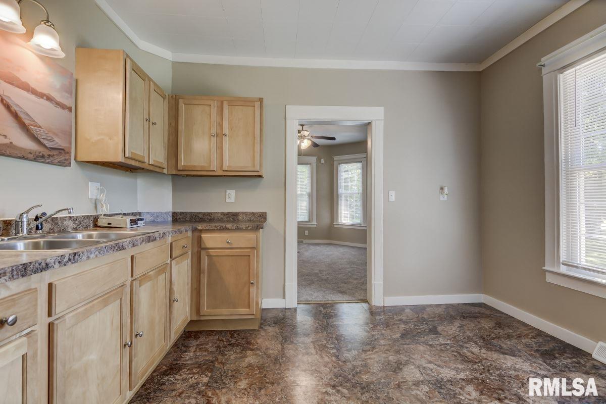 921 North Wheeler Avenue Springfield, IL 62702 - Photo 8 of 36 Gallery Image 8