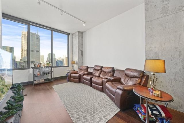 235 West Van Buren Street, Unit 4612 Chicago, IL 60607 - Photo 9 of 24
