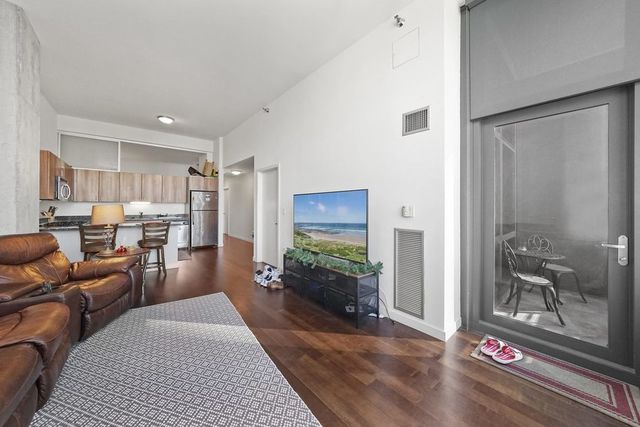 235 West Van Buren Street, Unit 4612 Chicago, IL 60607 - Photo 10 of 24