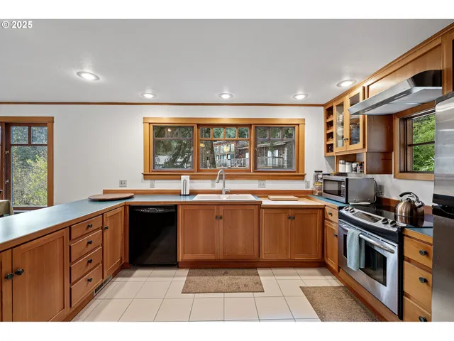 $779,900 | 1867 Fircrest Drive, Eugene, OR 97403