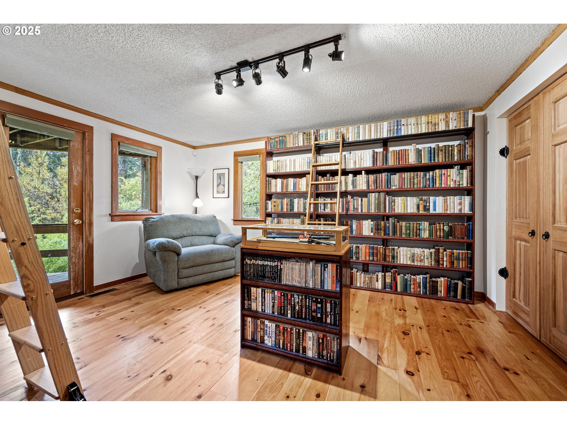 1867 Fircrest Drive Eugene, OR 97403 - Photo 29 of 48 a living room with furniture and a book shelf