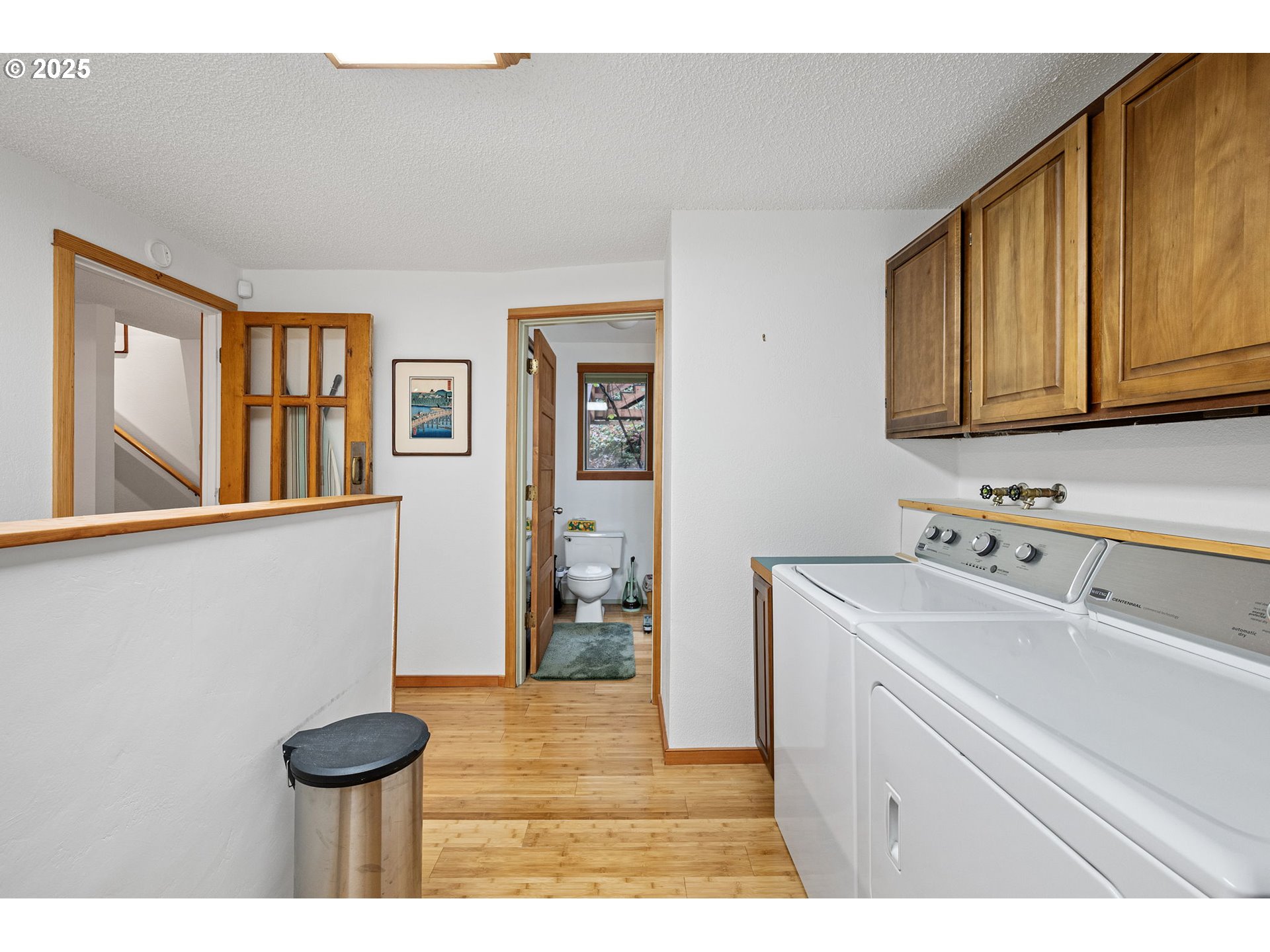 1867 Fircrest Drive Eugene, OR 97403 - Photo 33 of 48 a bathroom with a sink and a mirror