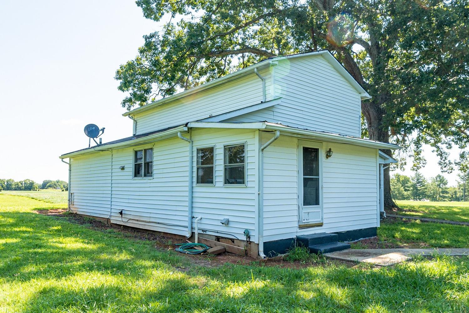 6648 Deer View Road Gretna, VA 24557 - Photo 4 of 22 Gallery Image 4