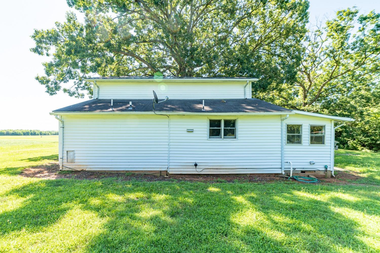 6648 Deer View Road Gretna, VA 24557 - Photo 5 of 22 Gallery Image 5