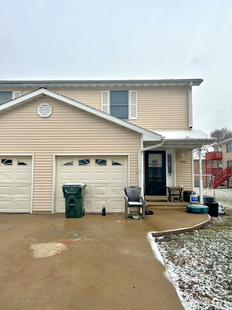 2520 East Clark Street Diamond, IL 60416 - Photo 1 of 1 a view of a livingroom with furniture