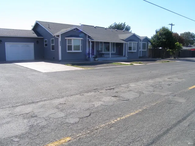 $830,000 | 3700 Ruddick Cunningham Road, Ukiah, CA 95482