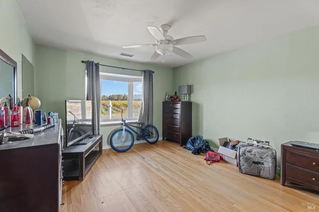 a view of a livingroom with furniture