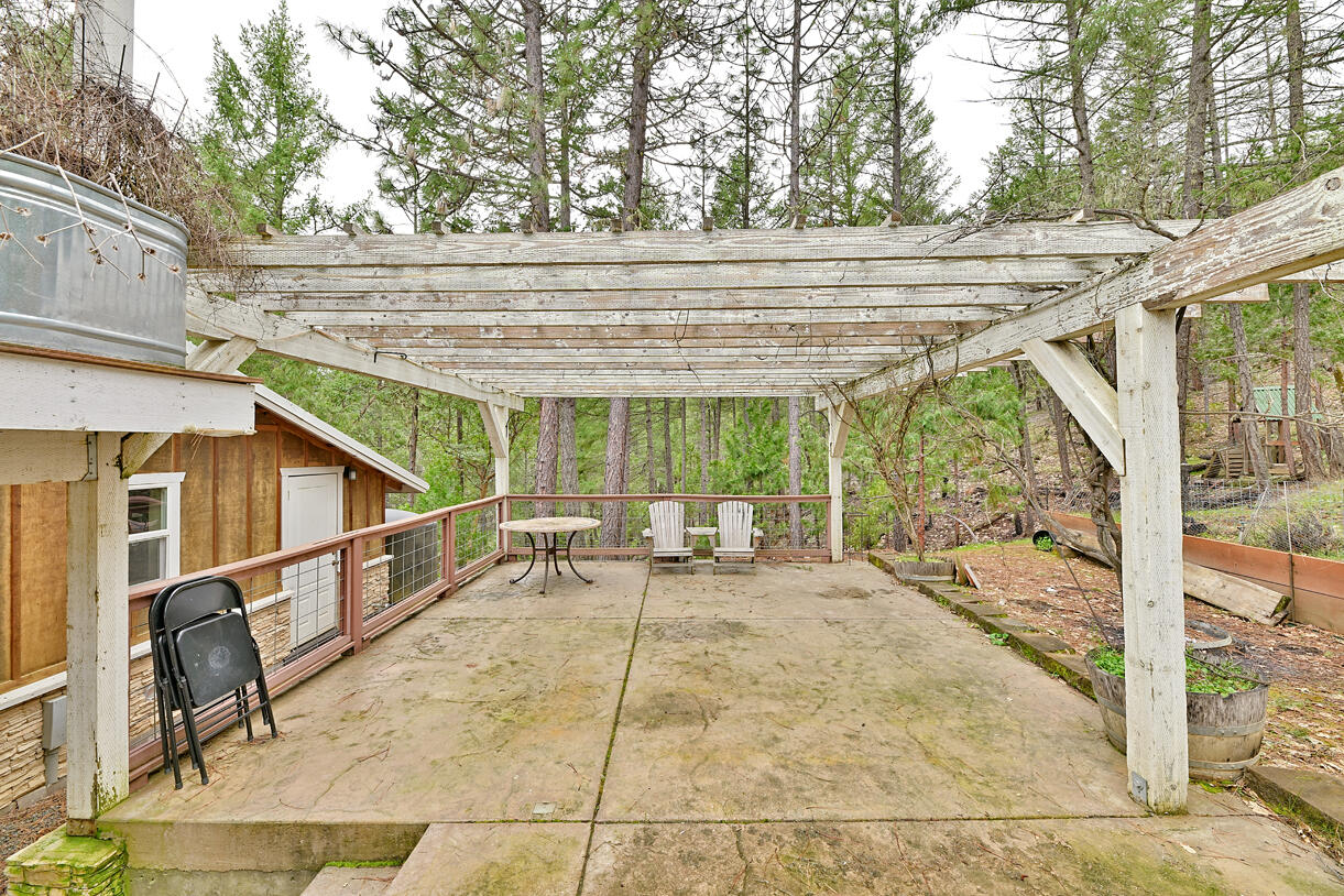 2734 Waters Gulch Road Jacksonville, OR 97530 - Photo 38 of 51 70