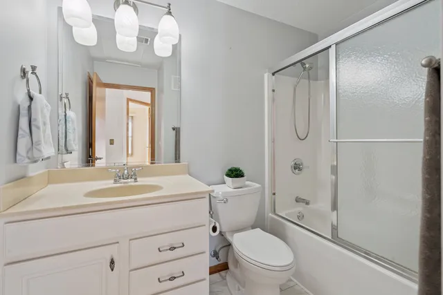 $179,900 | 2997 3rd Street, Unit 200, Moline, IL 61265