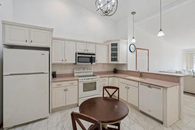 $179,900 | 2997 3rd Street, Unit 200, Moline, IL 61265