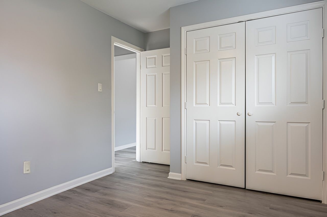415 Bellmar Lane Friendswood, TX 77546 - Photo 30 of 34 a view of empty room with wooden floor