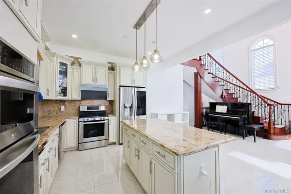 $2,428,000 | 147-25 18th Avenue | Whitestone