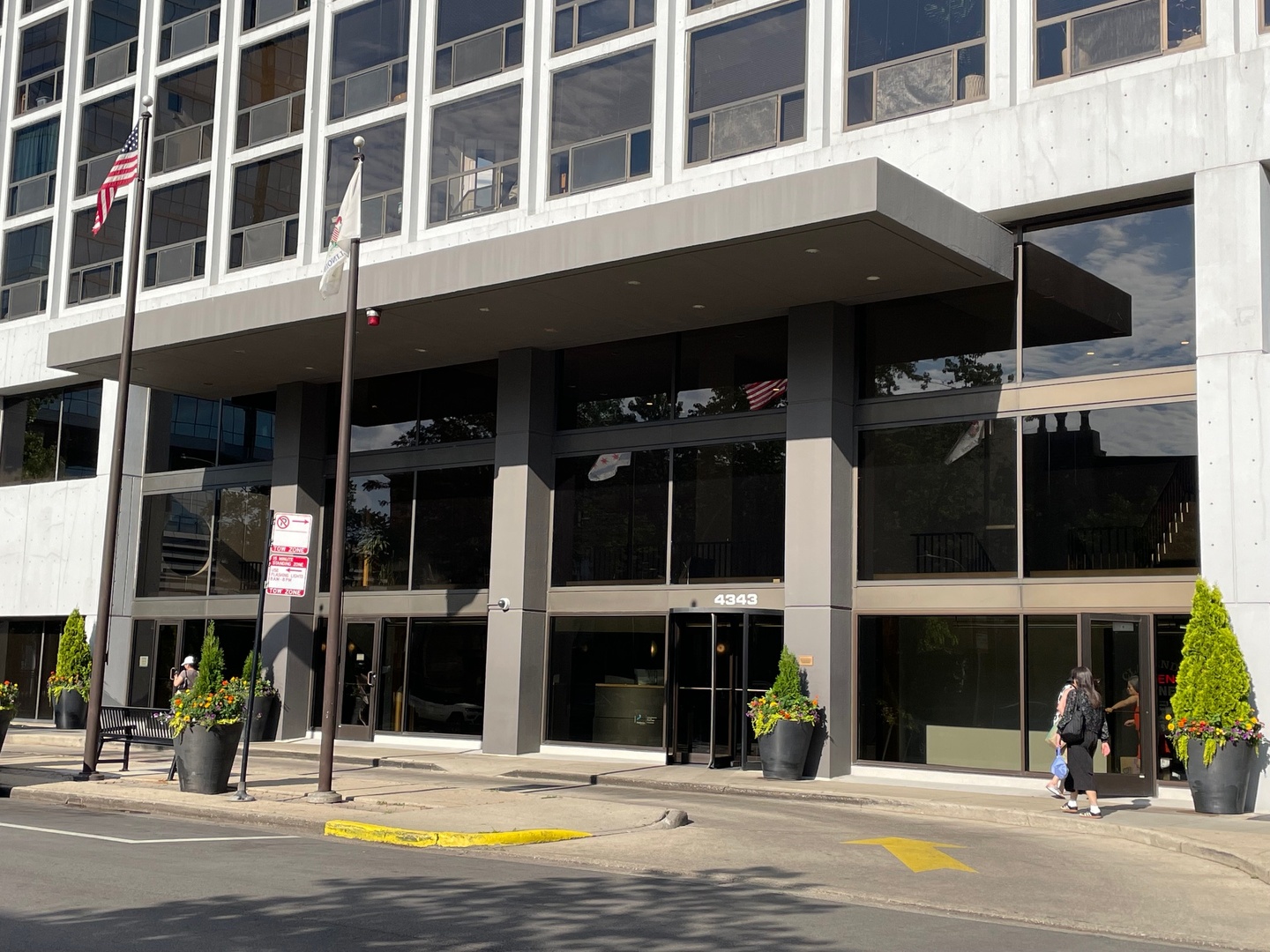 4343 North Clarendon Avenue, Unit 1018 Chicago, IL 60613 - Photo 2 of 22