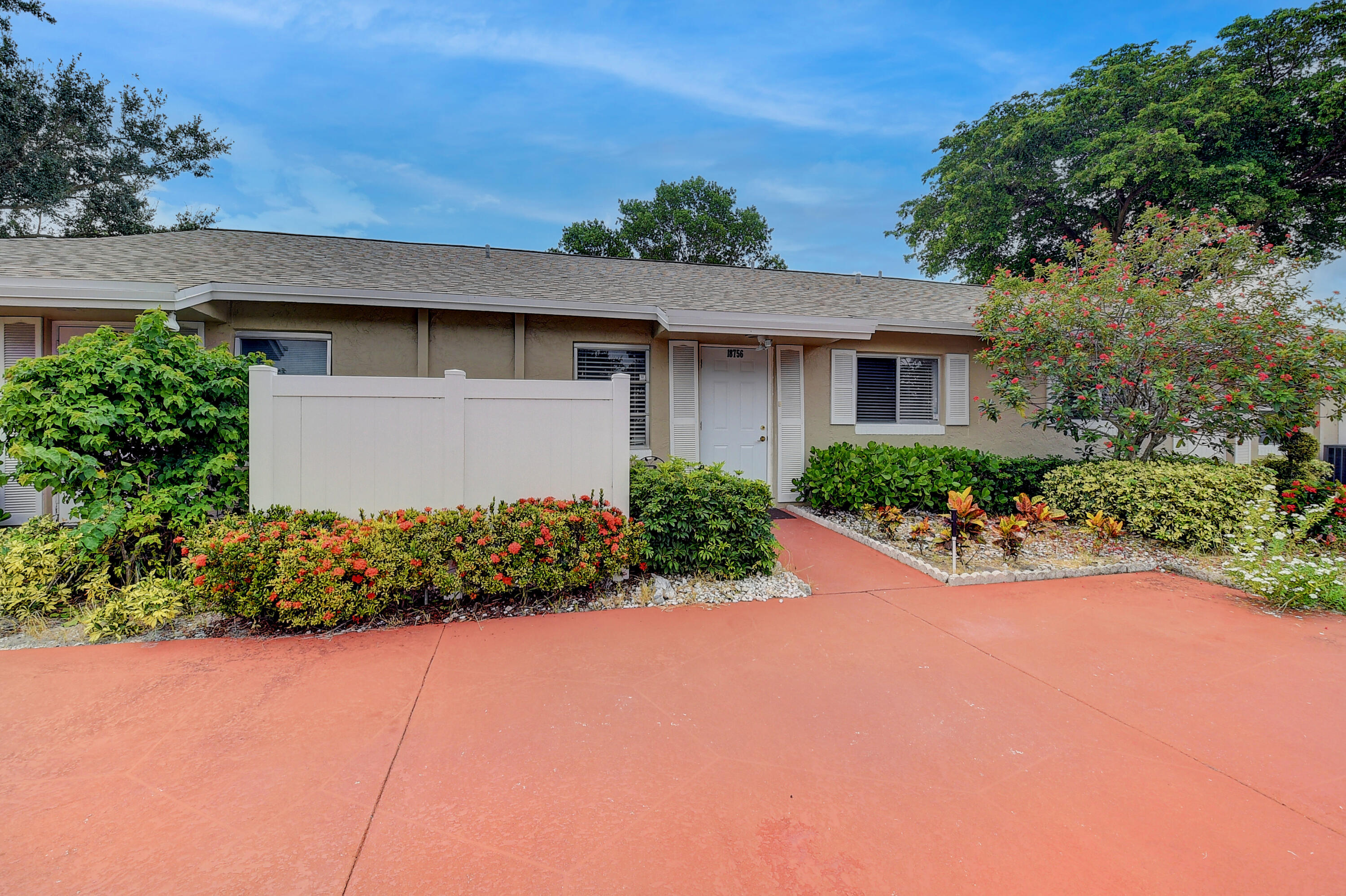 18756 Schooner Drive, Unit B Boca Raton, FL 33496 - Photo 4 of 44 02_dsc_7648_49_50_51_52