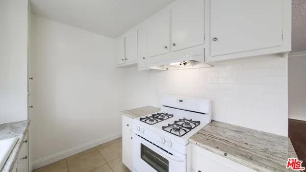 $2,695 | 7548 Hampton Avenue, Unit 205, West Hollywood, CA 90046