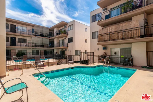 $2,695 | 7548 Hampton Avenue, Unit 205, West Hollywood, CA 90046