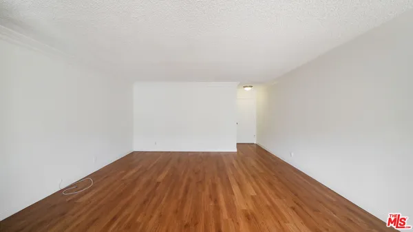 $2,695 | 7548 Hampton Avenue, Unit 205, West Hollywood, CA 90046