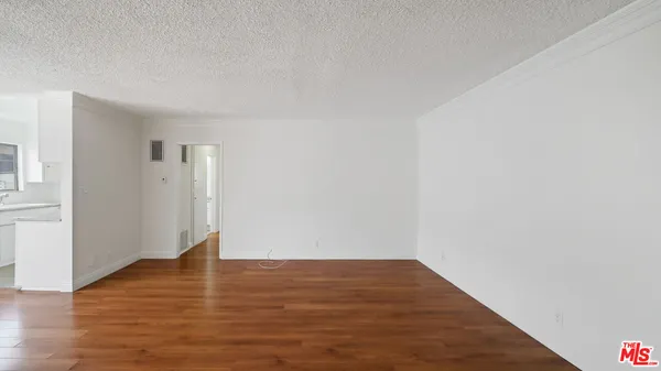 $2,695 | 7548 Hampton Avenue, Unit 205, West Hollywood, CA 90046