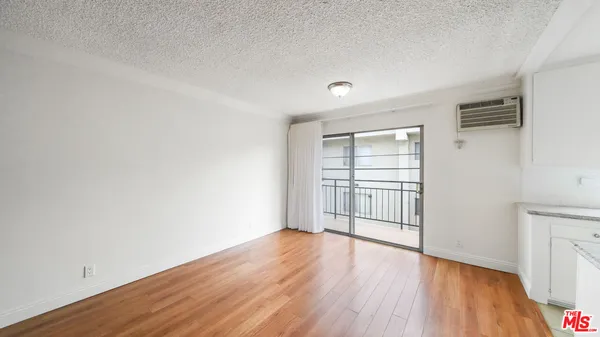 $2,695 | 7548 Hampton Avenue, Unit 205, West Hollywood, CA 90046