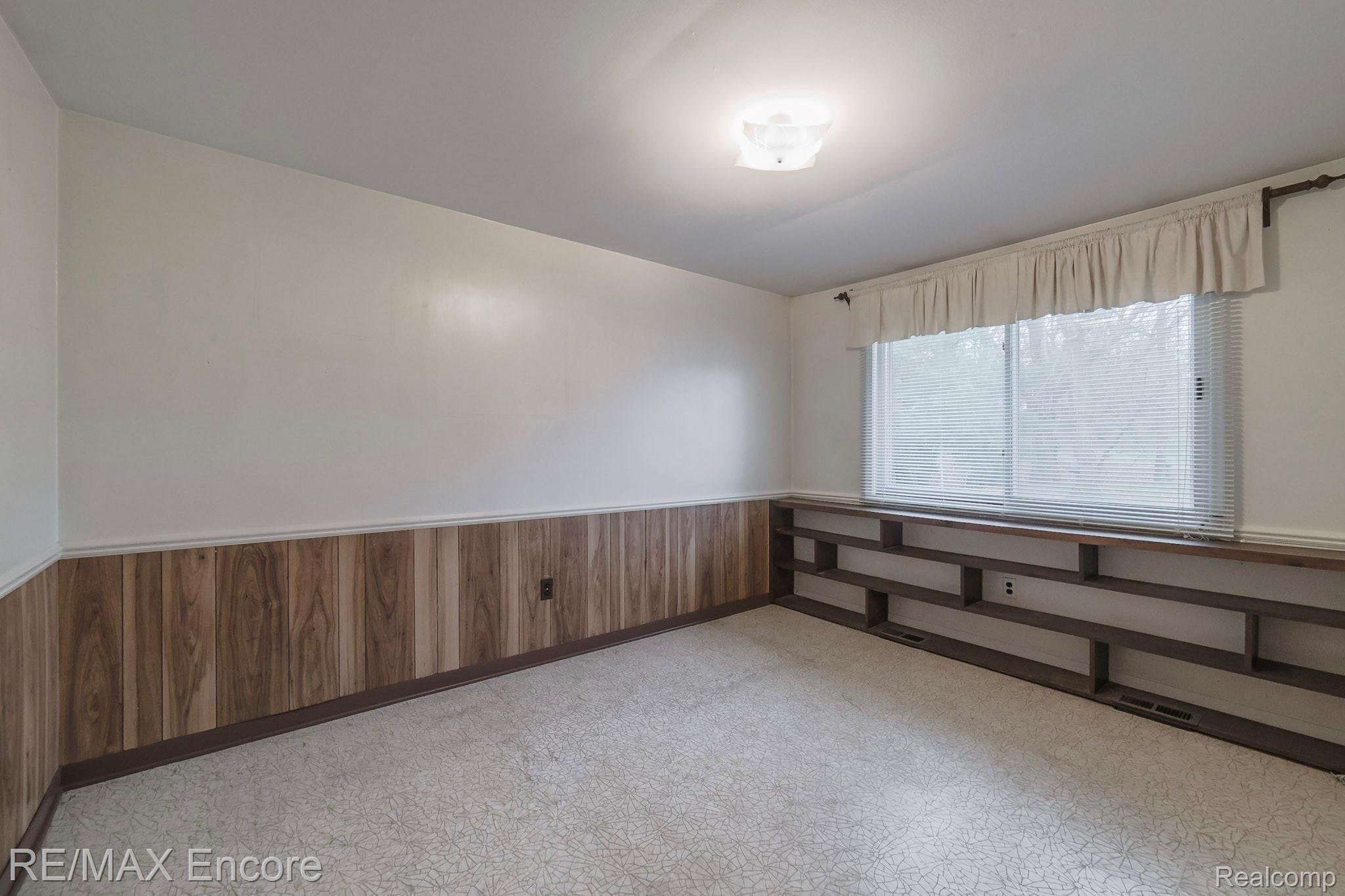 4288 Fieldbrook Road West Bloomfield, MI 48323 - Photo 22 of 49 Office/bonus room on main level with built-in book shelves.