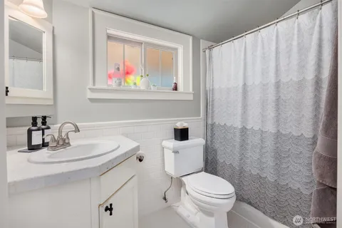 $1,100,000 | 43 West Etruria Street, Seattle, WA 98119