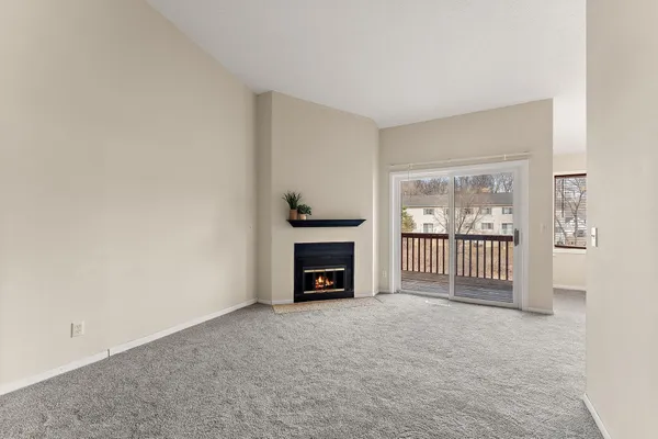 $189,900 | 6097 Courtly Alcove, Unit F, St. Paul, MN 55125