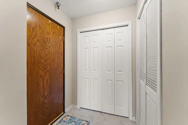 $197,000 | 6097 Courtly Alcove, Unit F, Woodbury, MN 55125