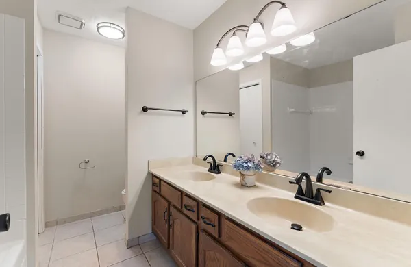 $197,000 | 6097 Courtly Alcove, Unit F, Woodbury, MN 55125