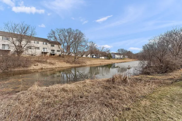 $197,000 | 6097 Courtly Alcove, Unit F, Woodbury, MN 55125