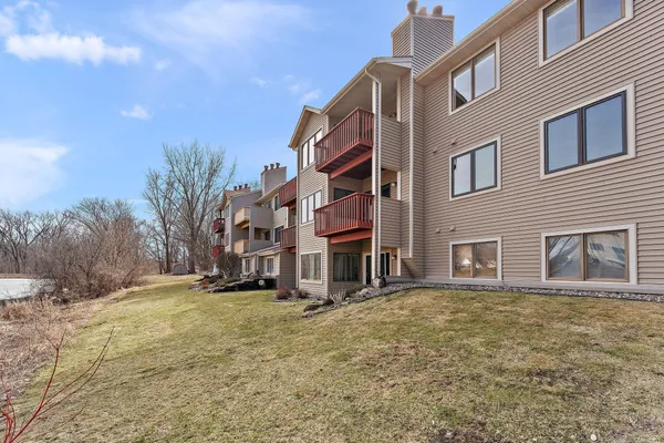 $197,000 | 6097 Courtly Alcove, Unit F, Woodbury, MN 55125