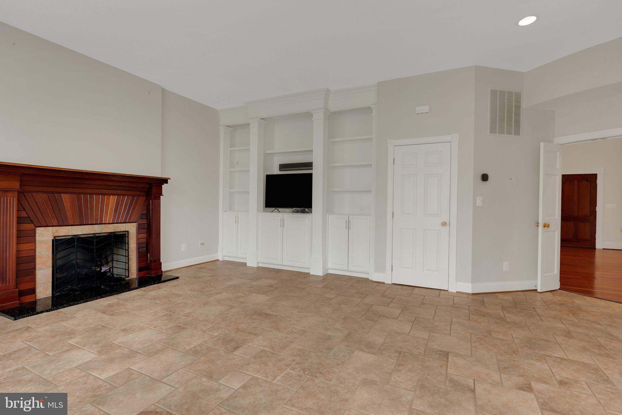 10420 Adel Road Oakton, VA 22124 - Photo 19 of 57 Gallery Image 19