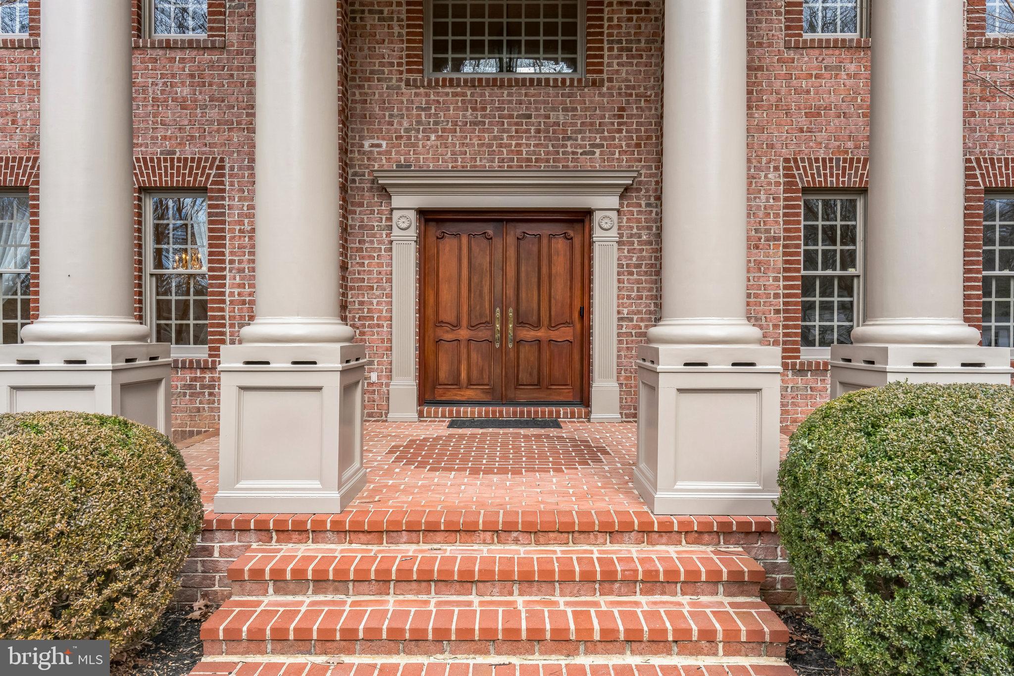 10420 Adel Road Oakton, VA 22124 - Photo 4 of 57 Gallery Image 4