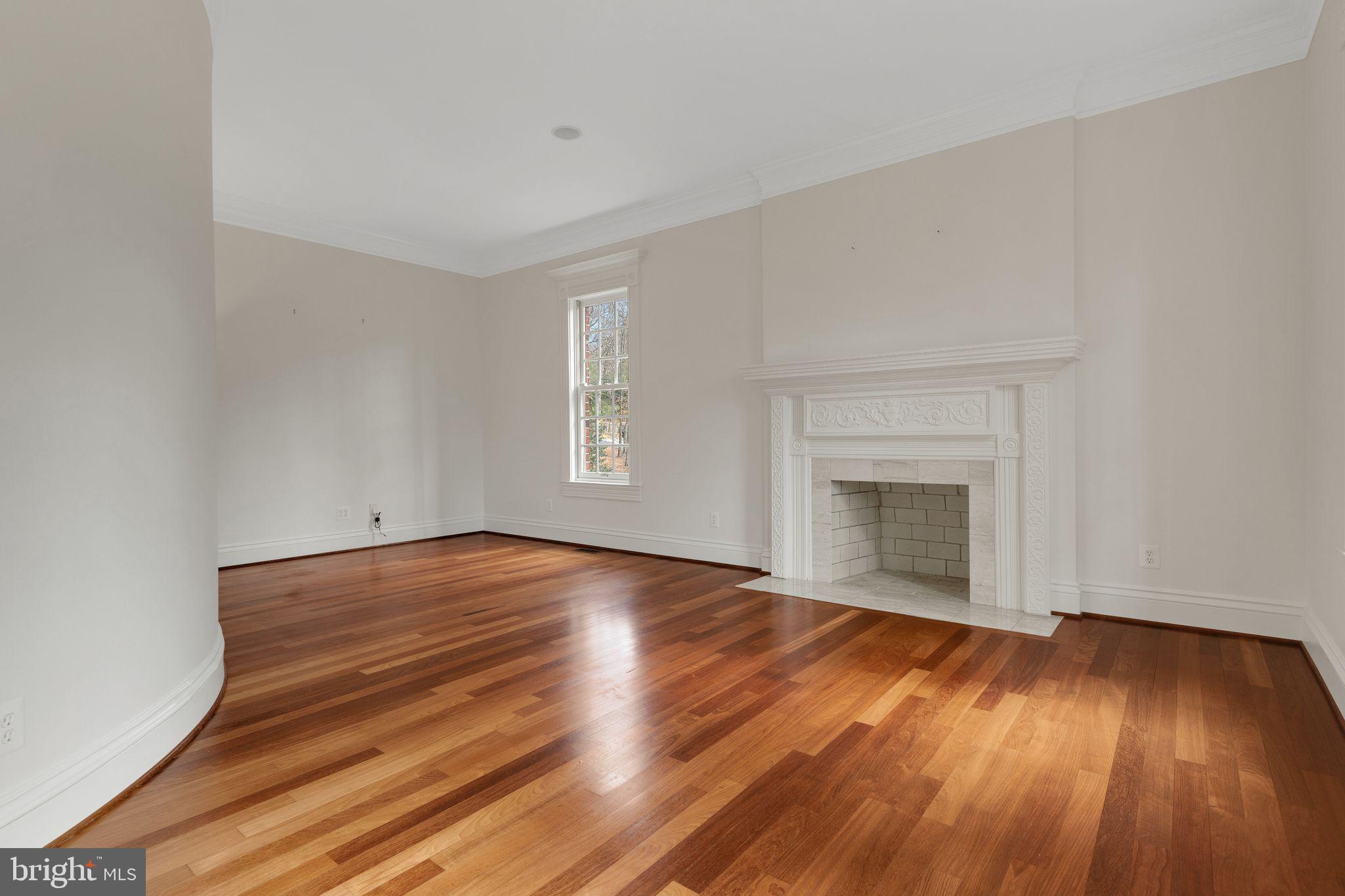 10420 Adel Road Oakton, VA 22124 - Photo 7 of 57 Gallery Image 7
