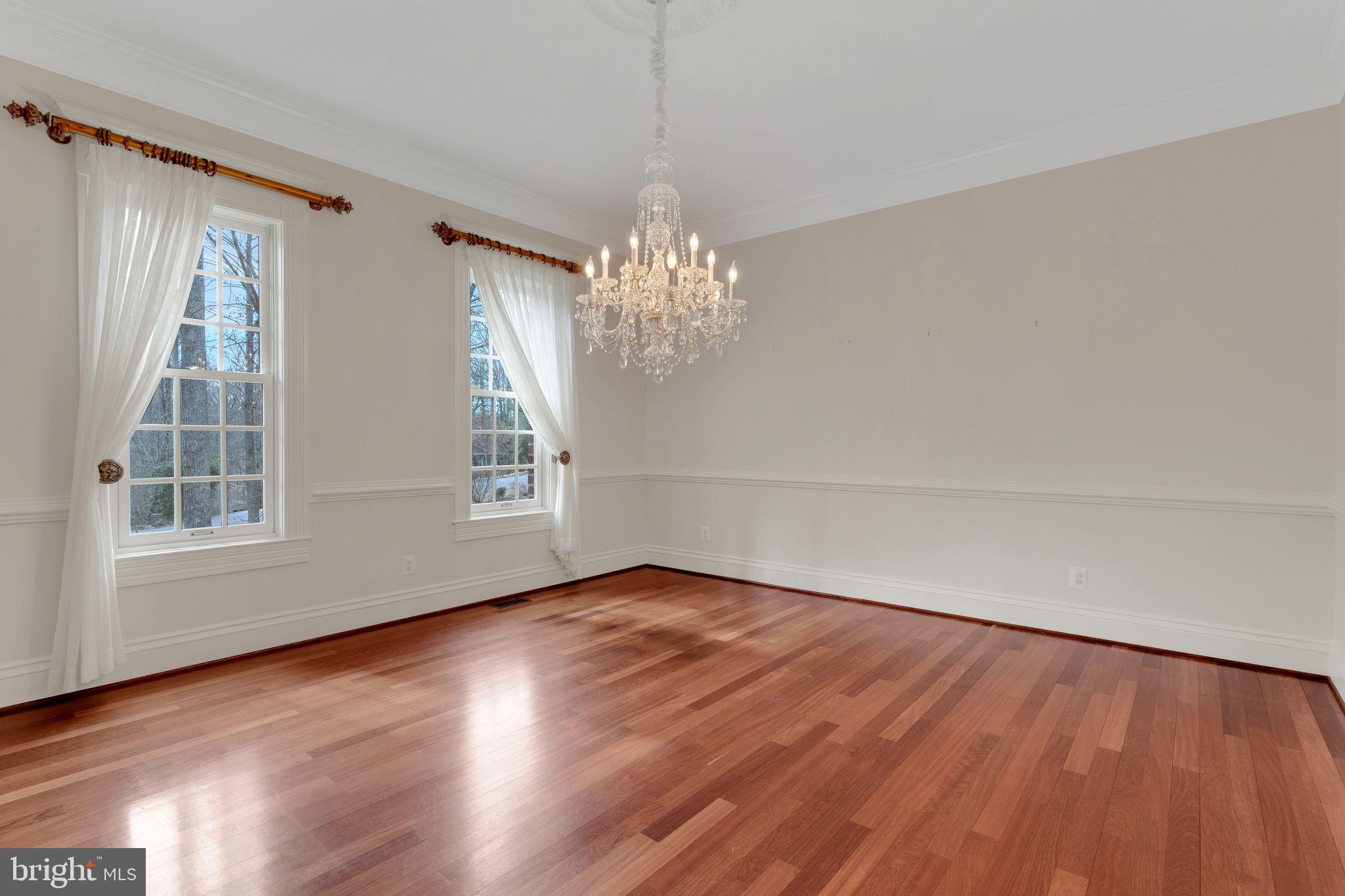 10420 Adel Road Oakton, VA 22124 - Photo 9 of 57 Gallery Image 9