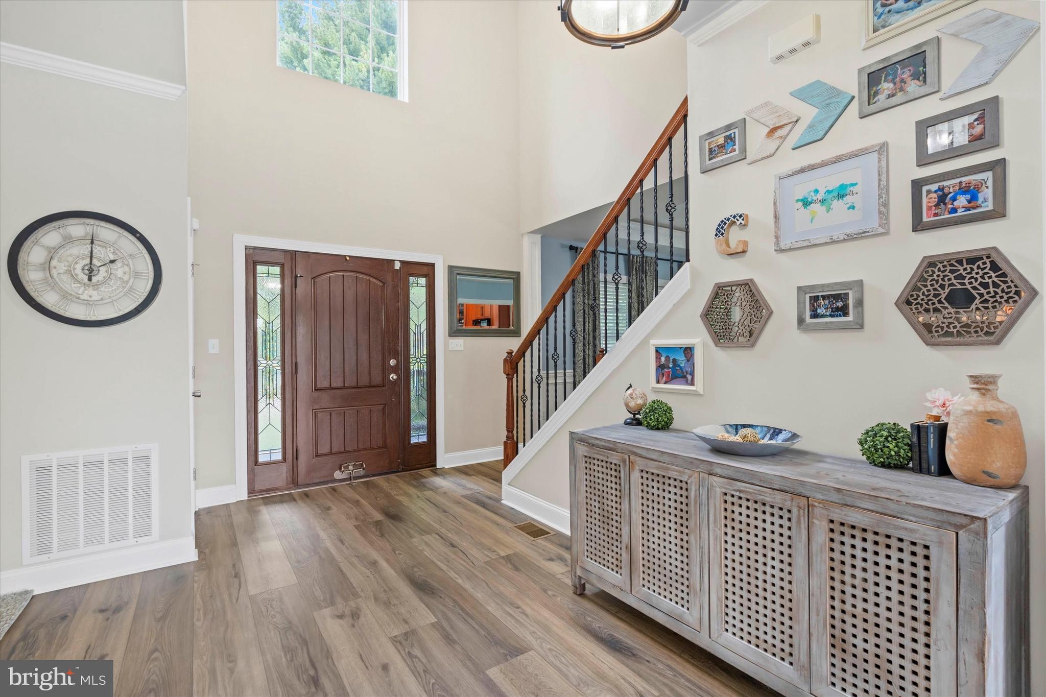 64 Richards Lane Newark, DE 19711 - Photo 8 of 68 2-Story Foyer Facing Front Door (from Kitchen)