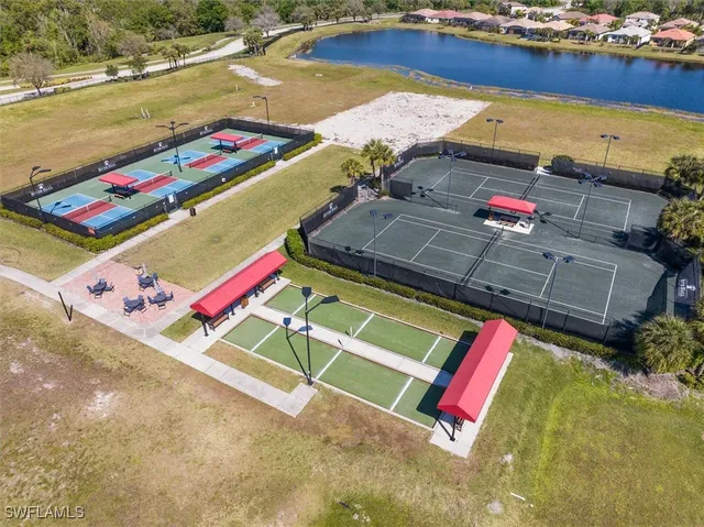 a view of a tennis court