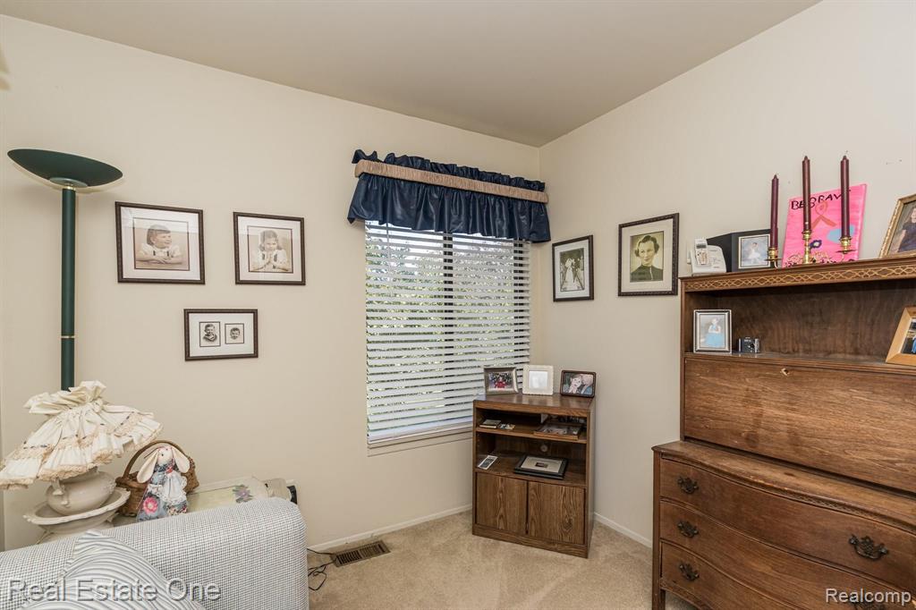 627 Tennyson Rochester Hills, MI 48307 - Photo 15 of 25