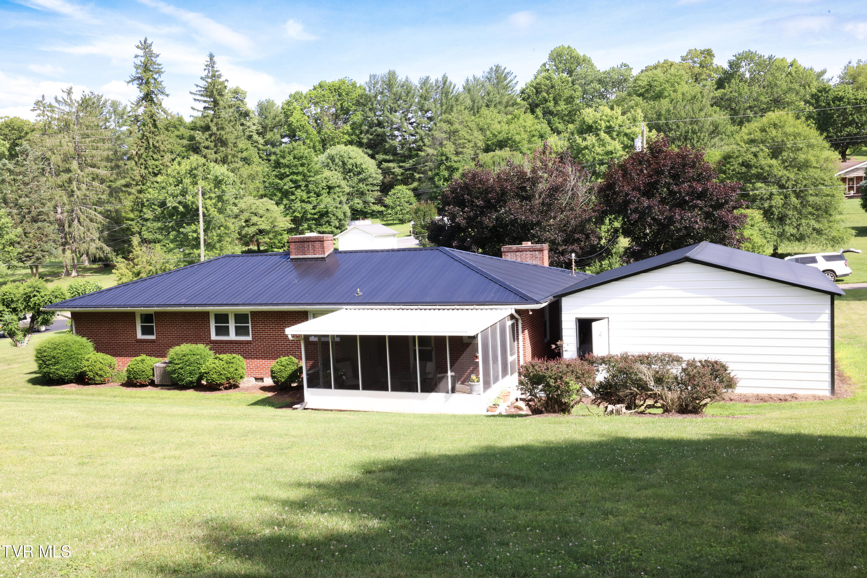 20495 Blue Spruce Road Bristol, VA 24202 - Photo 3 of 24 Back 1
